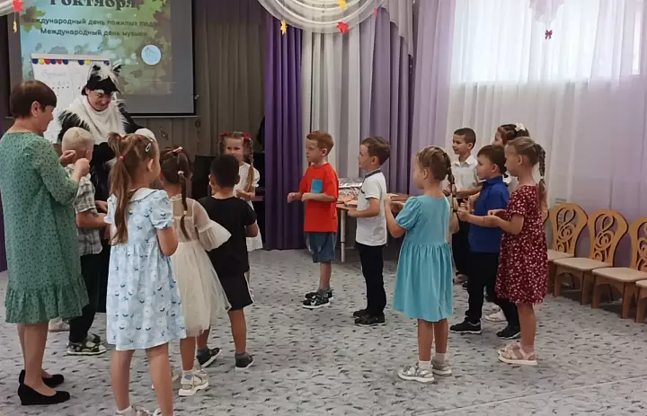 ТЕПЛО СЕРДЕЦ: В ДЕТСКИХ САДАХ ОКРУГА ПРОШЛИ ПРАЗДНИЧНЫЕ МЕРОПРИЯТИЯ, ПОСВЯЩЁННЫЕ ДНЮ ПОЖИЛОГО ЧЕЛОВЕКА